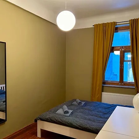 Charming Old Town Flat - Free Private Parking