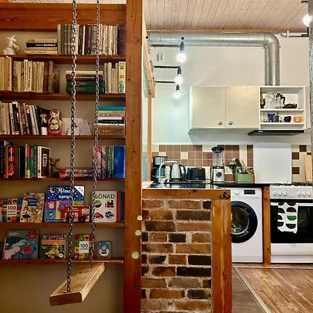Charming Old Town Flat - Free Private Parking